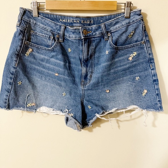American Eagle Outfitters Pants - American Eagle Womens Floral Mom Shorts Size 14 Summer Distressed